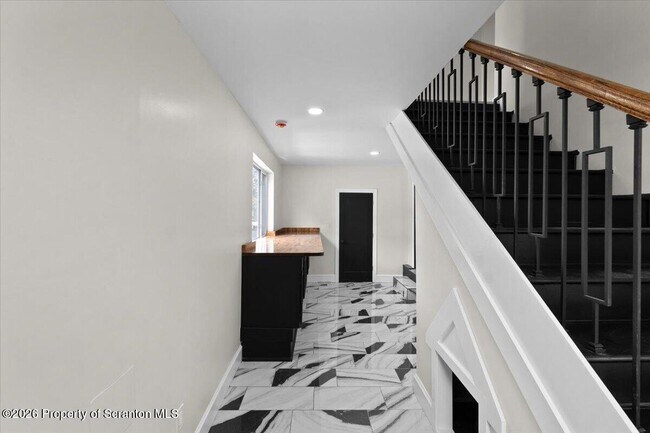 Building Photo - 523 Meyer St