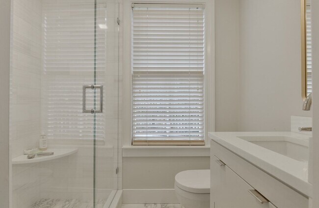 Building Photo - 51 Fair St