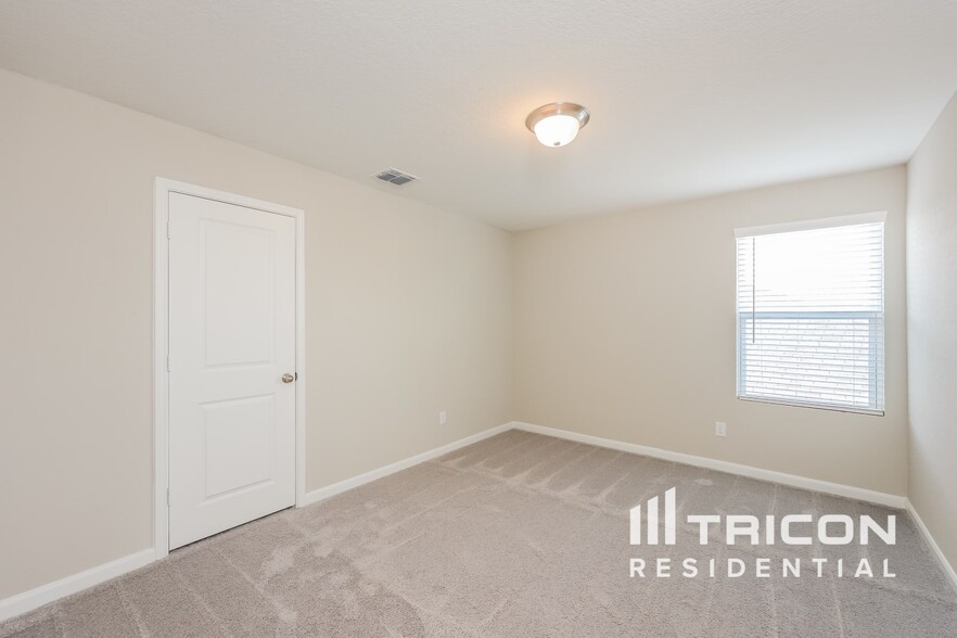 Building Photo - 14347 Palm Ridge