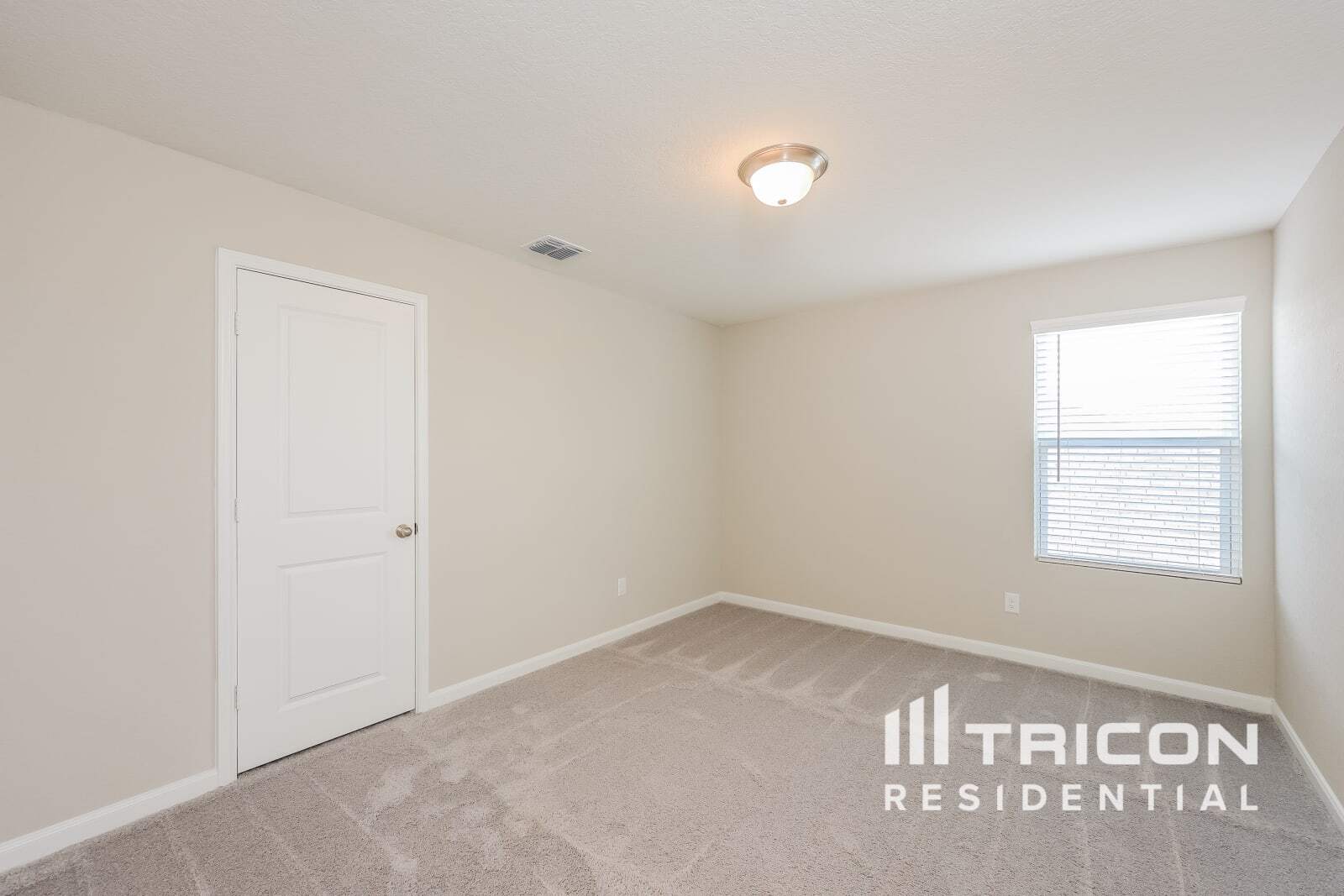 Building Photo - 14302 Palm Ridge