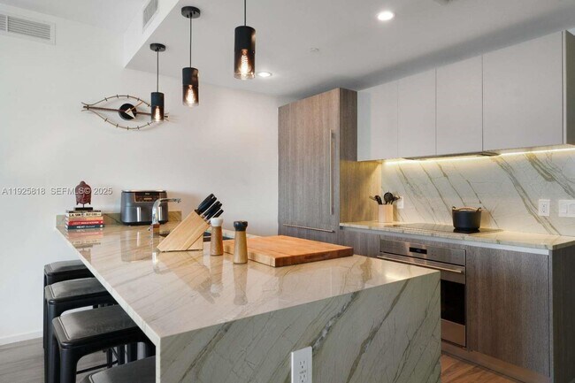 Building Photo - 801 S Miami Ave