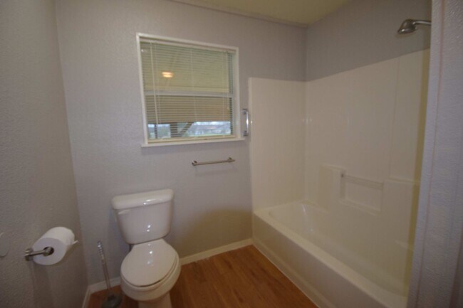 Building Photo - 3 bedroom, 2 bathroom home situated on a full acre in Gatesville with additional storage!