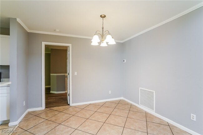 Building Photo - 525 SW 23rd Terrace