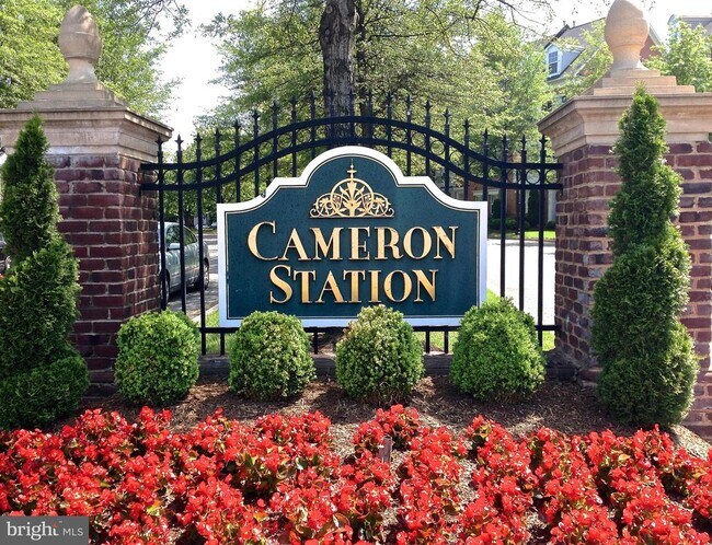 Building Photo - 381 Livermore Ln