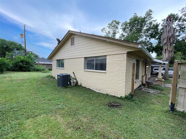 Building Photo - 4803 Geraldine St