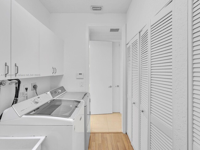 Building Photo - 3420 Washington Ln