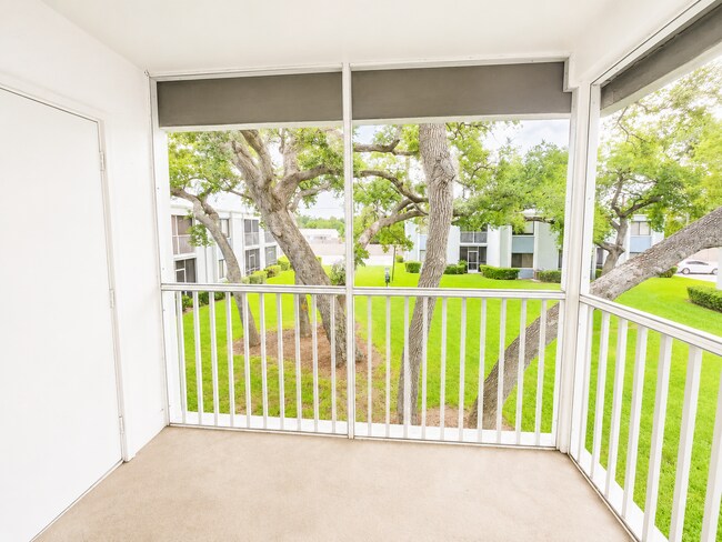 Building Photo - Updated 2-Bedroom Condo with Screened Lanai with water included.