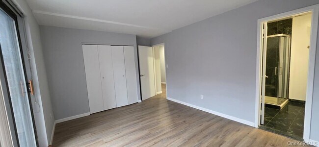 Building Photo - 3240 Netherland Ave