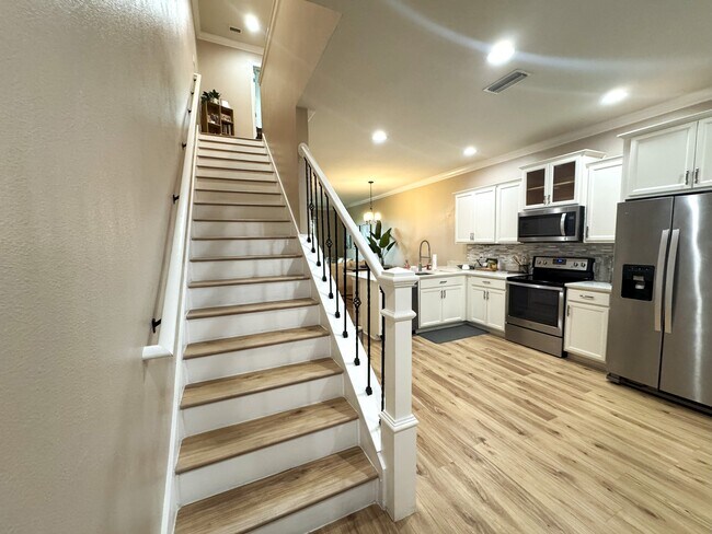 Building Photo - Hillcroft Drive