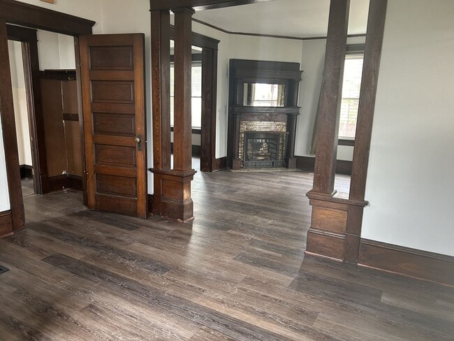 Building Photo - Beautifully Remodeled 3-Bed, 2-Bath Home with Modern Updates