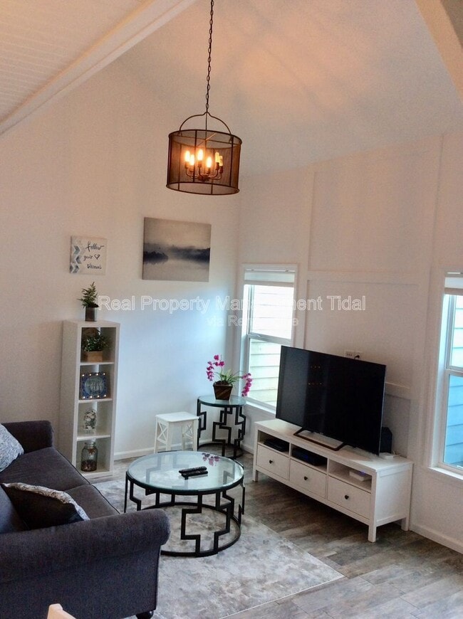 Building Photo - 430 Falling Ln