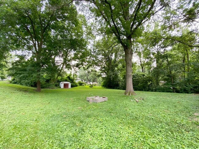Building Photo - SEE IT NOW: Cozy 2-Bed Home with New Upgra...