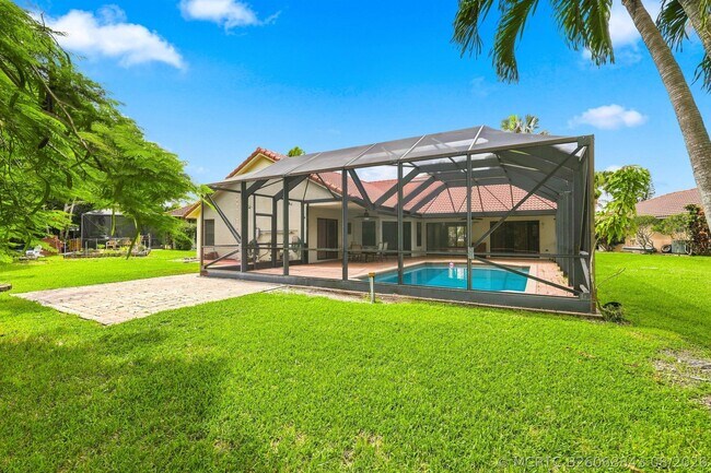 Building Photo - 10798 Cypress Bend Dr
