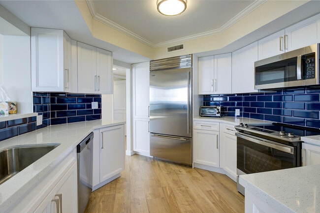 Building Photo - 120 S Ocean Blvd