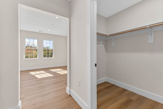 Building Photo - 22 Everett St