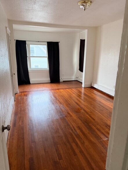 Building Photo - 392 Court St