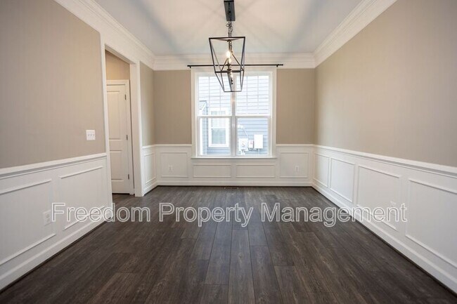 Building Photo - 2425 Morgans Point Dr