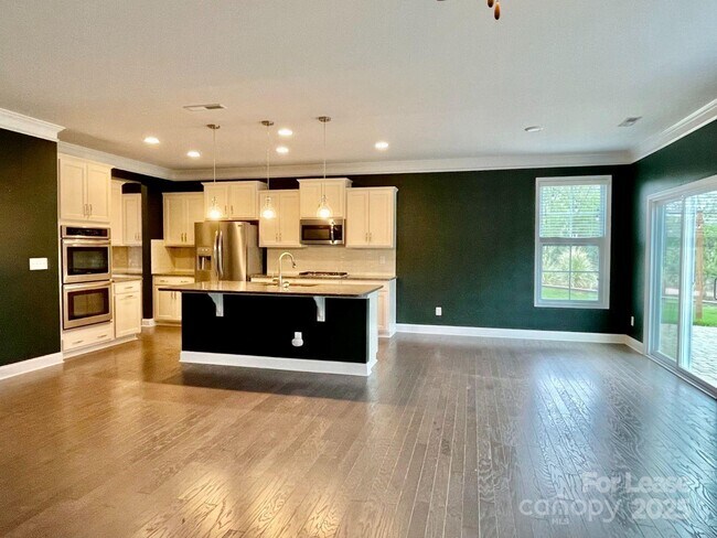 Building Photo - 3044 Spinner Ct