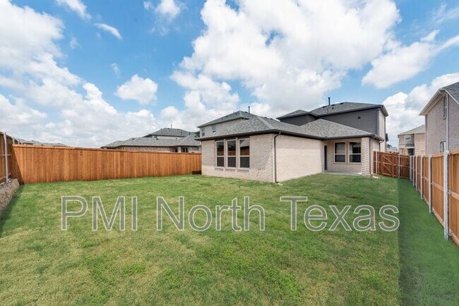 Building Photo - 717 Amenduni Ln