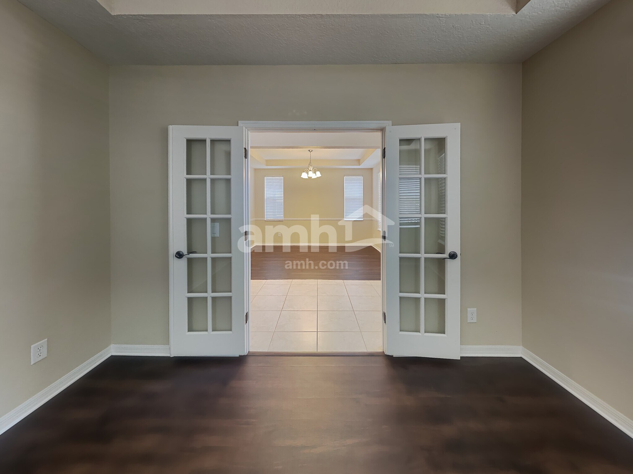 Building Photo - 16017 Loneoak View Dr