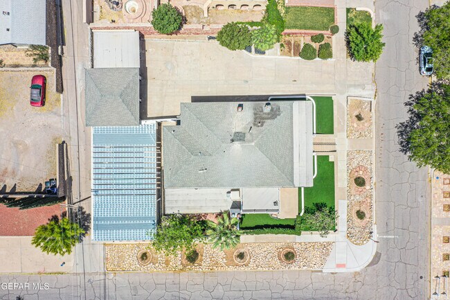 Building Photo - 1701 Elm St