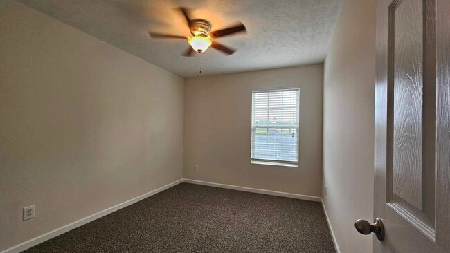 Building Photo - Brentwood Town home for lease