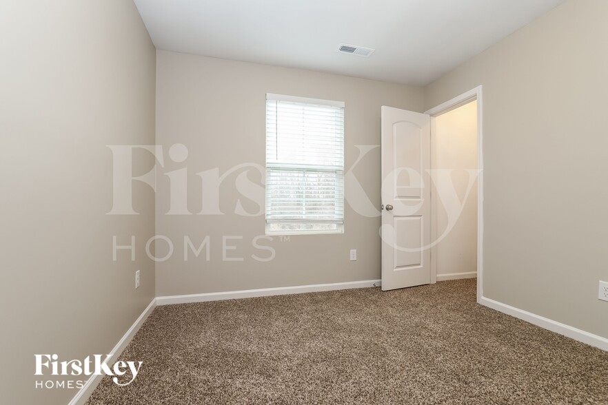 Building Photo - 217 Focus Ln