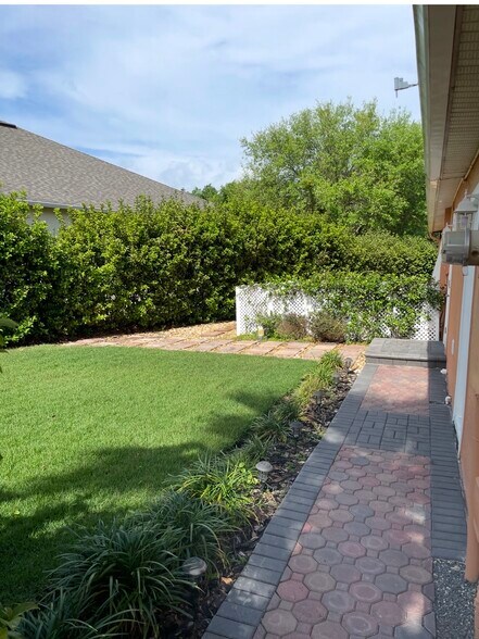 Building Photo - 656 English Lake Dr