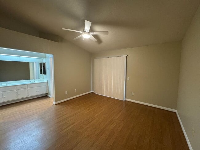Building Photo - 4605 Acapulco St