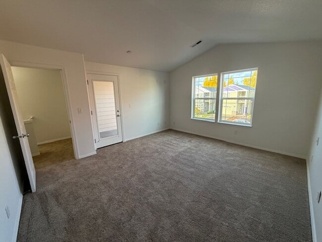 Building Photo - 3 Bedroom 2.5 Bath Forest Grove OR