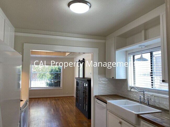 Building Photo - Stylish South Salinas Home | 2 Bed / 1.5 Bath | 1,370 sq ft