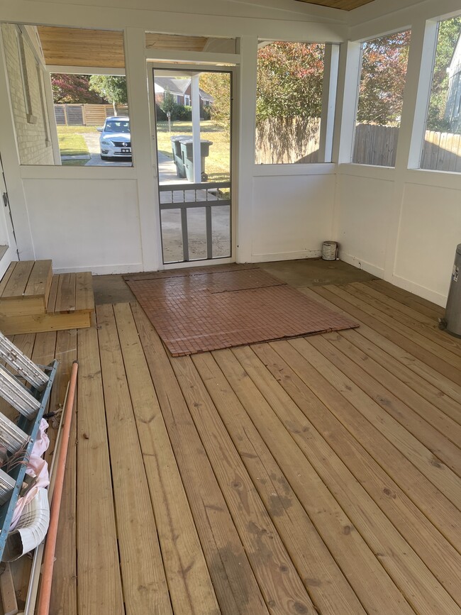 Screened in patio - 2223 Berrywood Rd