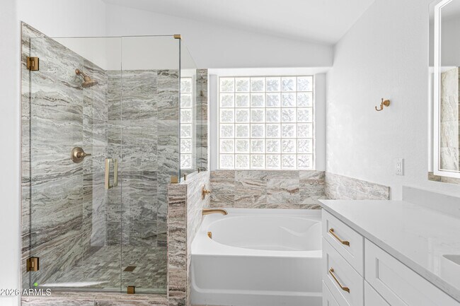 Building Photo - 4 N 163rd Ln