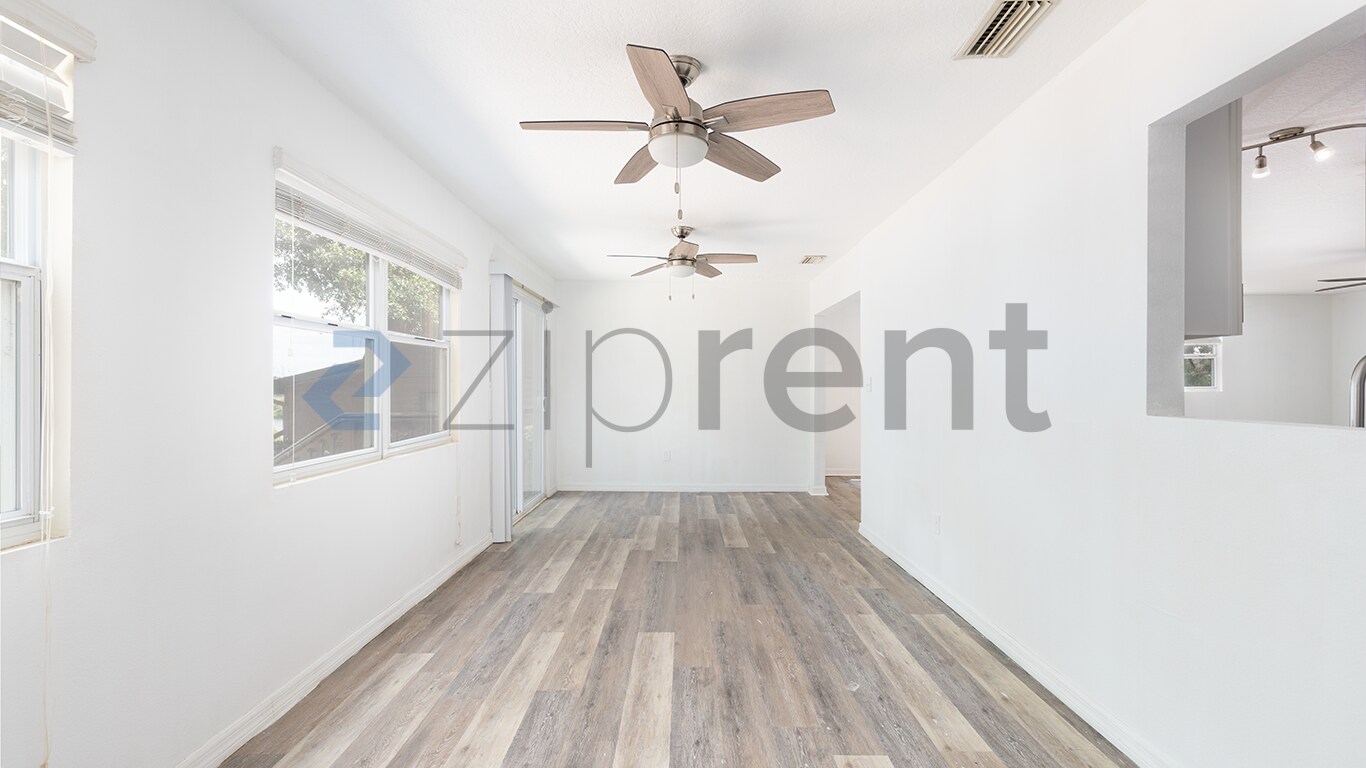 Building Photo - Unit