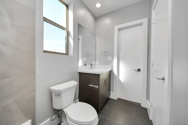 Building Photo - 3204 Sherman St