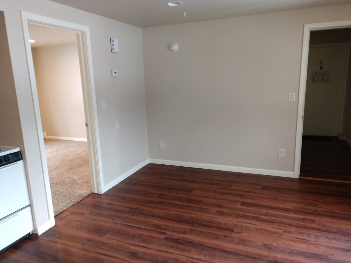 Building Photo - 1025 Riverside Dr