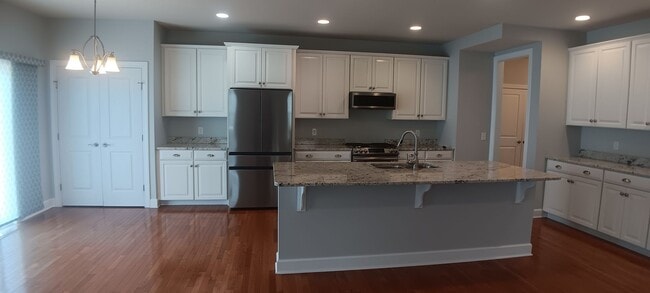 Building Photo - Heron's Landing 4 BD/ 3BTH Available May 14th