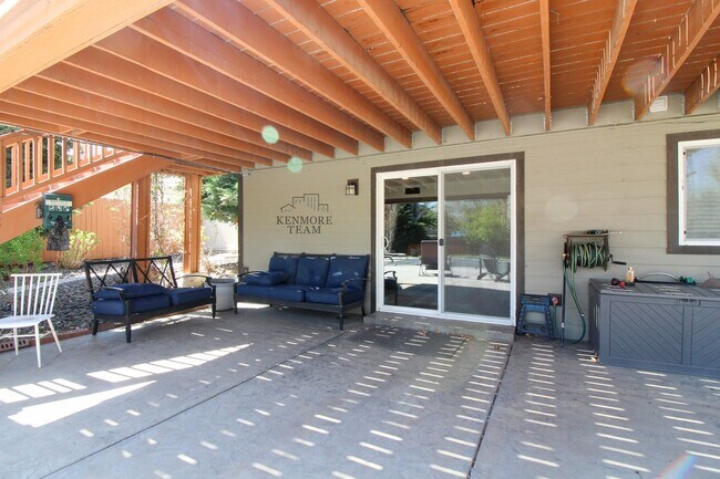 Building Photo - FURNISHED: 5 Bedroom, 2 Bath Home in Kennewick