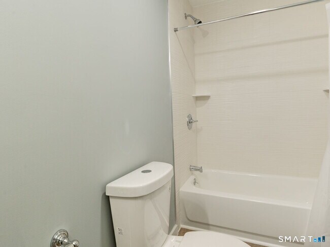 Building Photo - 115 Silver St