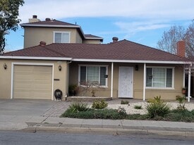 Building Photo - 621 Bryan Ave