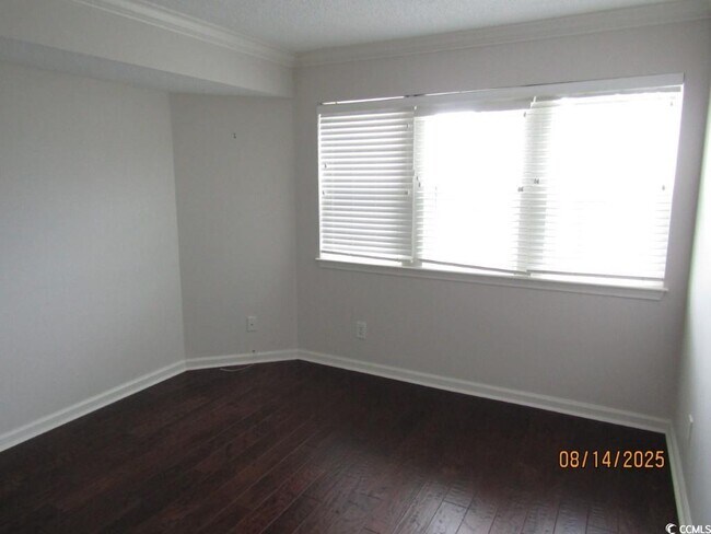 Building Photo - 4560 Greenbriar Dr