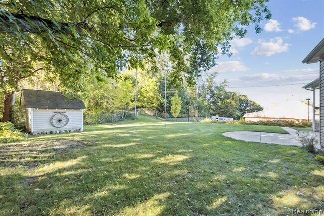 Building Photo - 624 E Main St