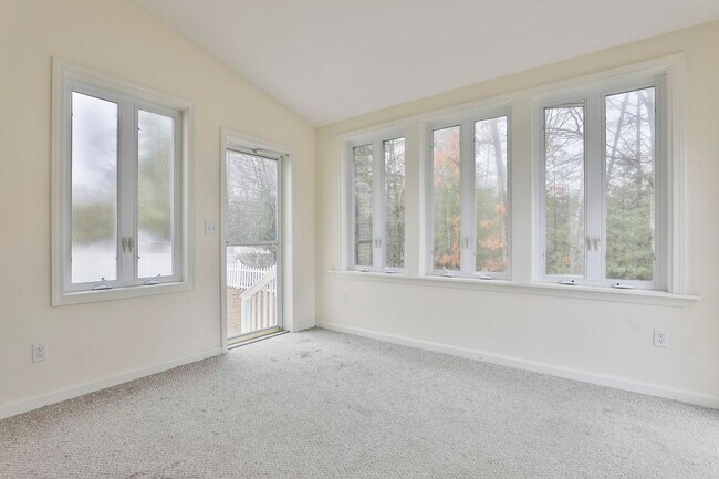 Building Photo - 54 Vandora Dr