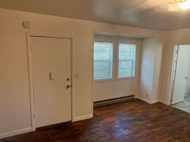 Building Photo - Studio in Eugene