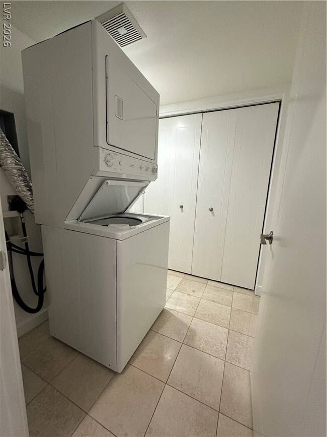 Building Photo - 4545 Dean Martin Dr