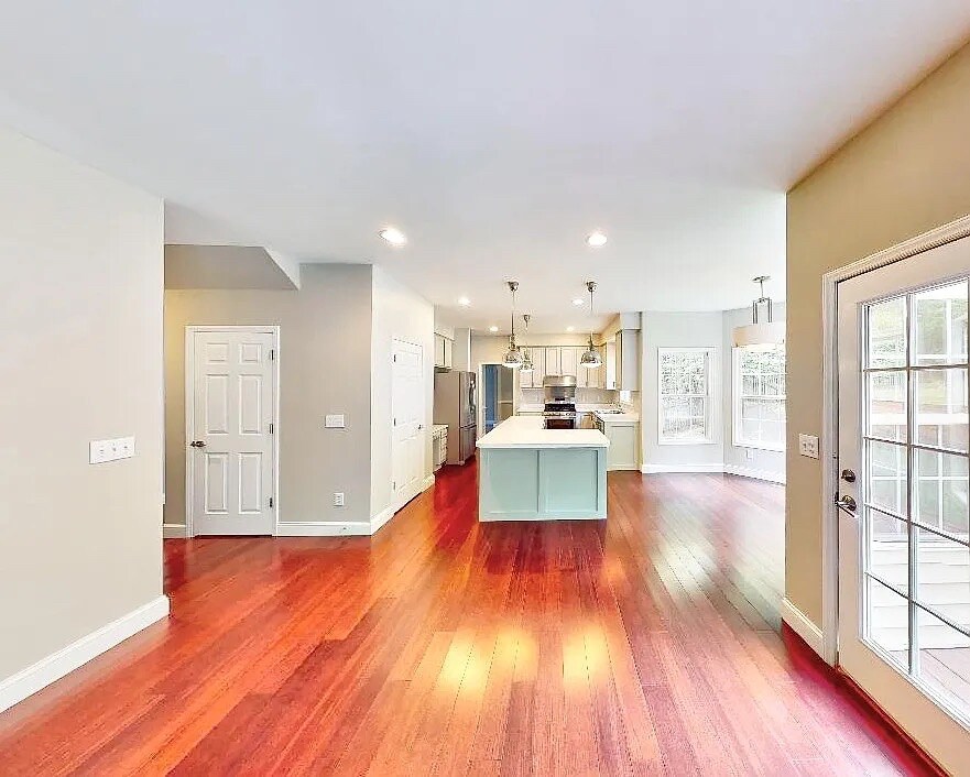 Building Photo - Room in House on New Parkside Dr