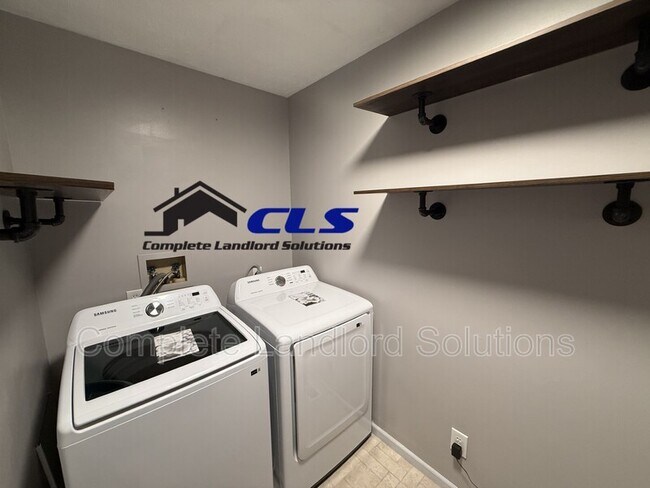 Building Photo - 2972 Kings Ct
