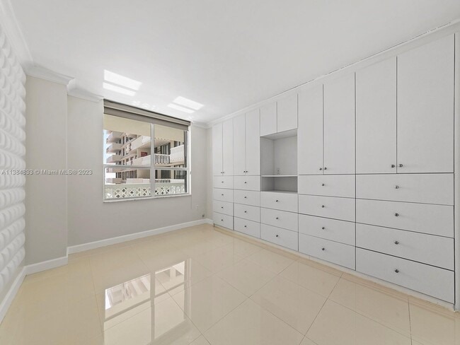 Building Photo - 9801 Collins Ave