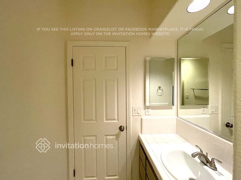 Building Photo - 869 Lariat Loop