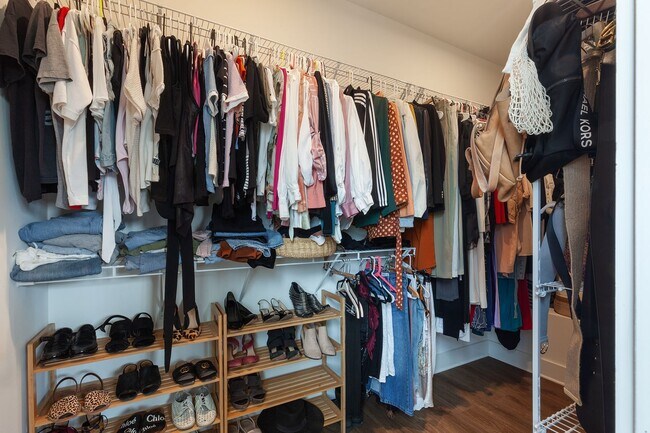 Building Photo - Stylish Townhome Minutes From Grant Park and Steps From the ATL BeltLine!